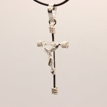 Load image into Gallery viewer, 925 Sterling Silver Dainty Stick Crucifix Cross Pendant with Rope Textured Edges