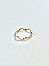 Load image into Gallery viewer, 14K Solid Gold Handmade Thin Zigzag Wave Ring Band