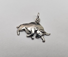 Load image into Gallery viewer, 925 Sterling Silver Charging Bull Pendant Oxidized Finish 1 (25mm) Inch Tall
