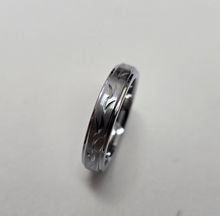 Load image into Gallery viewer, Silver Finish 4.5mm Tungsten 900 Wedding Ring Ladies Vine Pattern Hand carved