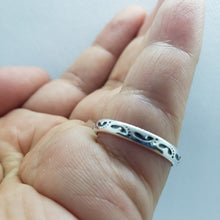 Load image into Gallery viewer, 3mm Sterling Silver Footprints in The Sand Stackable Ring 1/8 inch Sizes 6 to 10