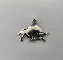 Load image into Gallery viewer, 925 Sterling Silver Charging Bull Pendant Oxidized Finish 1 (25mm) Inch Tall