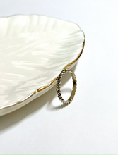Load image into Gallery viewer, 14K Solid Gold Handmade Rope Pattern Ring Band