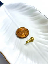 Load image into Gallery viewer, 14K Yellow Gold Simple Tiny Dainty Heart Pendant