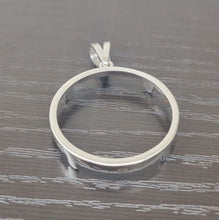 Load image into Gallery viewer, Sterling Silver Bezel 24 mm Quater Dollar Coin Prong Back Round Edge 25 Cent