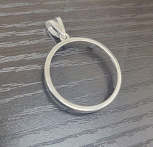 Load image into Gallery viewer, Sterling Silver Bezel 24 mm Quater Dollar Coin Prong Back Round Edge 25 Cent