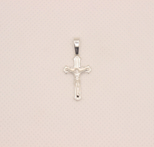 Load image into Gallery viewer, 925 Sterling Silver Dainty Detailed Line Texture Budded Crucifix Cross Pendant
