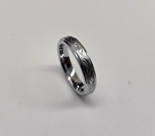 Load image into Gallery viewer, Silver Finish 4.5mm Tungsten 900 Wedding Ring Ladies Vine Pattern Hand carved