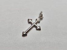 Load image into Gallery viewer, 925 Sterling Silver Arrow Edges Beveled Cross Pendant 1 Inch Tall (25mm)
