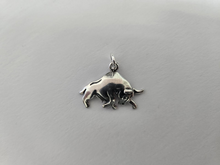 Load image into Gallery viewer, 925 Sterling Silver Charging Bull Pendant Oxidized Finish 1 (25mm) Inch Tall
