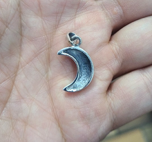 Load image into Gallery viewer, 925 Sterling Silver Plain Puffy Crescent Moon Pendant 3/4 (19mm) Inch Tall
