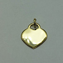 Load image into Gallery viewer, 14K Gold Plain Simple Heart Pendant Disc Pendant Charm 13.5mmX16mm / 1.5grams
