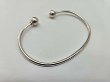 Load image into Gallery viewer, 925 Sterling Silver Screw Off Ball End Charm Cuff Bangle Bracelet 7" Long
