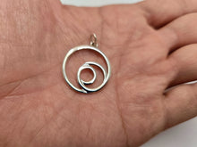 Load image into Gallery viewer, 925 Sterling Silver Plain Round Looping Circle Pendant 15/16 (24mm) Inch Tall
