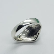 Load image into Gallery viewer, Sterling Silver Alien Ring Solid Back Flawless High Polished 1/2 inch Size 5-13
