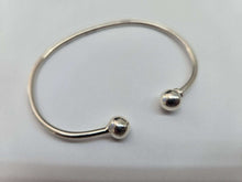 Load image into Gallery viewer, 925 Sterling Silver Screw Off Ball End Charm Cuff Bangle Bracelet 7" Long
