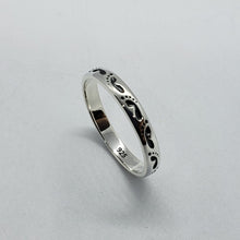 Load image into Gallery viewer, 3mm Sterling Silver Footprints in The Sand Stackable Ring 1/8 inch Sizes 6 to 10

