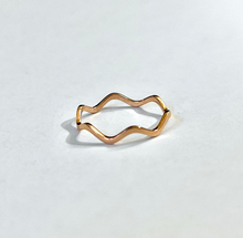 Load image into Gallery viewer, 14K Solid Gold Handmade Thin Zigzag Wave Ring Band
