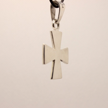 Load image into Gallery viewer, 925 Sterling Silver Simple Maltese Cross Pendant
