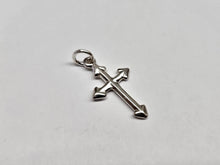 Load image into Gallery viewer, 925 Sterling Silver Arrow Edges Beveled Cross Pendant 1 Inch Tall (25mm)
