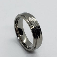 Load image into Gallery viewer, 6mm or 8mm Titanium Hammered Ring Band Men Women with Beveled Edges Size 5~14
