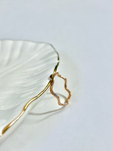 Load image into Gallery viewer, 14K Solid Gold Handmade Thin Zigzag Wave Ring Band
