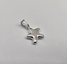 Load image into Gallery viewer, 925 Sterling Silver Plain Rounded Hollow Star Pendant 1/2 (13mm) Inch Tall
