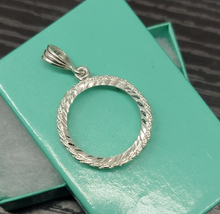 Load image into Gallery viewer, 925 Sterling Silver Rope Edge 5 Cent Nickel Coin Bezel 21mm Prong Back
