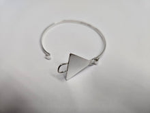 Load image into Gallery viewer, 925 Sterling Silver Hook and Eye Triangular Disk Bangle Bracelet 7.25" Long
