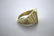 Load image into Gallery viewer, 10K Gold Playing Card Royal Flush Poker Nugget Ring 6.3g
