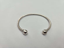 Load image into Gallery viewer, 925 Sterling Silver Screw Off Ball End Charm Cuff Bangle Bracelet 7" Long
