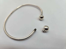 Load image into Gallery viewer, 925 Sterling Silver Screw Off Ball End Charm Cuff Bangle Bracelet 7" Long
