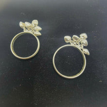 Load image into Gallery viewer, 925 Sterling Silver Dangling Heart Charms Toe Ring for Foot Beach Sizes 3-10.5
