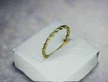 Load image into Gallery viewer, 10K Solid Yellow Gold Rope Ring Band
