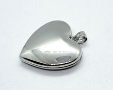 Load image into Gallery viewer, 925 Sterling Silver Simple Heart Locket for Pictures with/out Necklace
