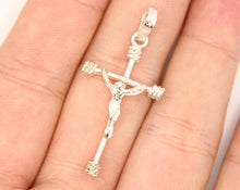 Load image into Gallery viewer, 925 Sterling Silver Dainty Stick Crucifix Cross with Rope Textured Edges Pendant
