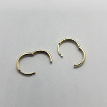 Load image into Gallery viewer, 14K Yellow Gold Plain Round Huggie Hoop Earrings
