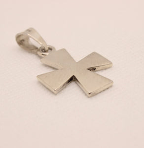 925 Sterling Silver Simple Maltese Cross Pendant