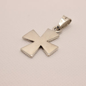 925 Sterling Silver Simple Maltese Cross Pendant