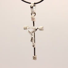 Load image into Gallery viewer, 925 Sterling Silver Dainty Stick Crucifix Cross with Rope Textured Edges Pendant
