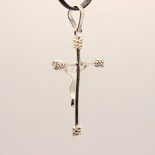 Load image into Gallery viewer, 925 Sterling Silver Dainty Stick Crucifix Cross with Rope Textured Edges Pendant
