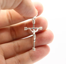 Load image into Gallery viewer, 925 Sterling Silver Dainty Stick Crucifix Cross with Rope Textured Edges Pendant
