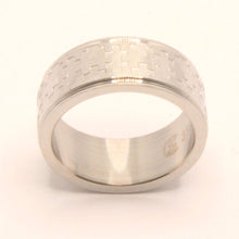 Load image into Gallery viewer, Stainless Steel Flat Simple Jigsaw Puzzle Pattern Wedding Band Ring 8mm
