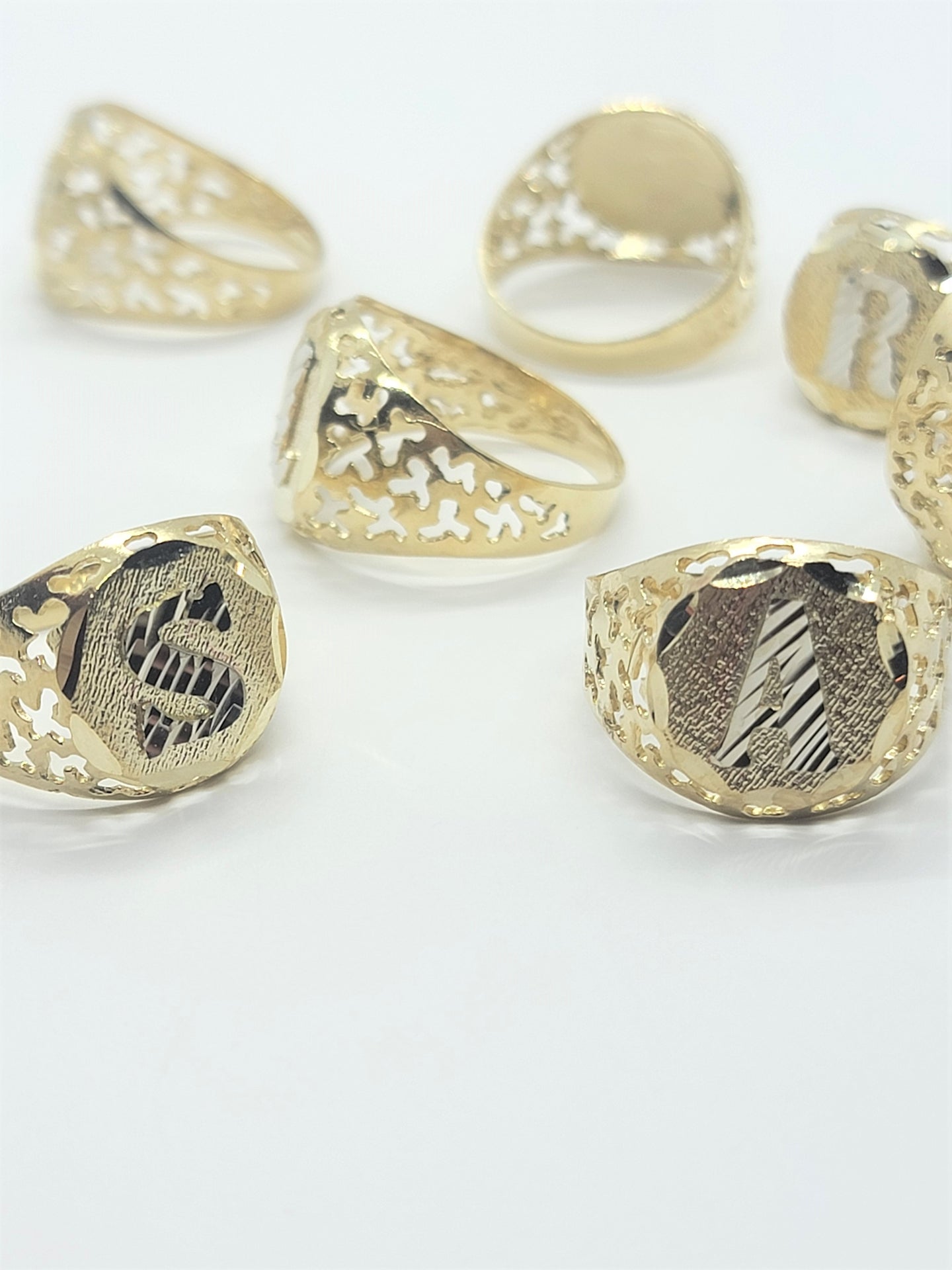 10K Solid Yellow Gold Round Initial Letter Signet Ring